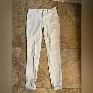 American Eagle Outfitters White Jeggings with Slim Fit and Smooth Texture